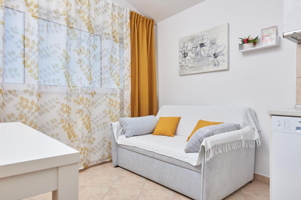 Apartments Lumi Rogoznica  Exterior photo